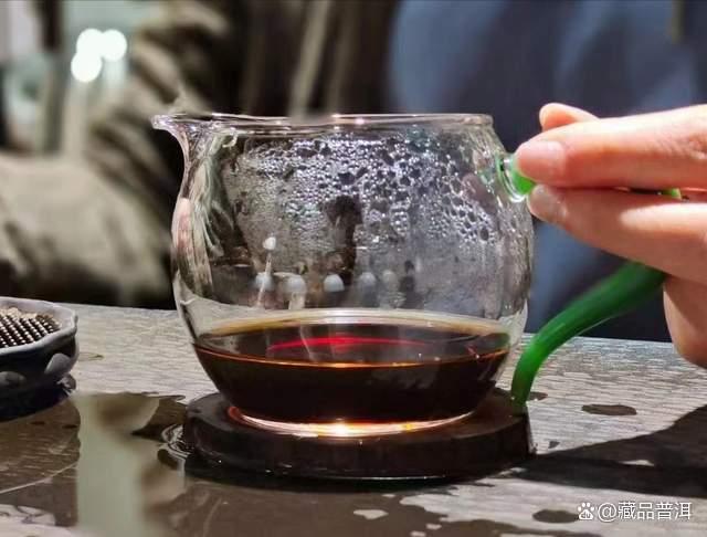 雪印青饼是印级茶吗？接续红印品质，藏茶市场上的明星珍品！