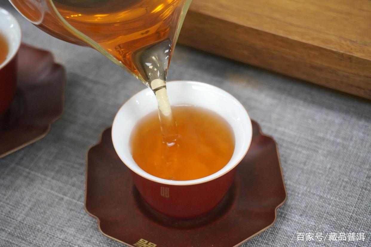 易昌号六大茶山纯料系列，易武野生茶最高品牌！03年慢撒珍品开汤