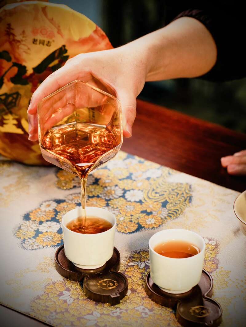 元月3日 19:00,老同志蛇年生肖熟饼“江耀金鱗”钜惠宣发 brand_alt_mark