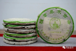 2004年八角亭班章乔木古茶，黎明茶厂出品，俗称“红飞”班章！