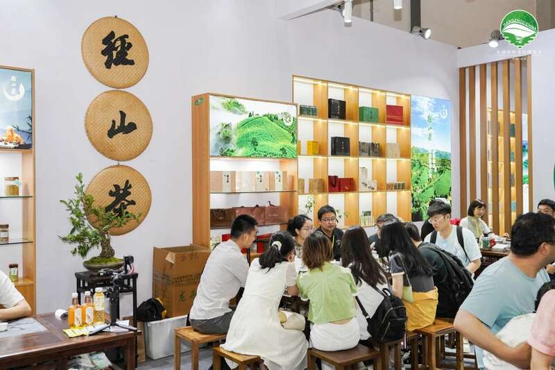 余杭径山茶全产业链入选全省2024年县域10亿元以上“土特产”全产业链名单! brand_alt_mark