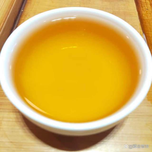 普洱茶知名品牌之八角亭，2004年0432青饼，中期普洱茶烟香标杆