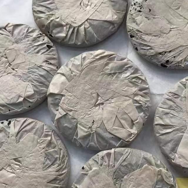 2002年紫大益7572熟饼品质解析与市场价格分析 2002年紫大益7572熟饼品质解析与市场价格分析