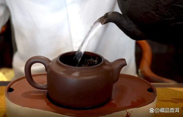 普洱熟茶冲泡全攻略，避开酱油汤误区泡出酒红透亮茶汤