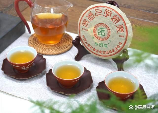 普洱茶冲泡工具选择指南：盖碗与紫砂壶优缺点对比