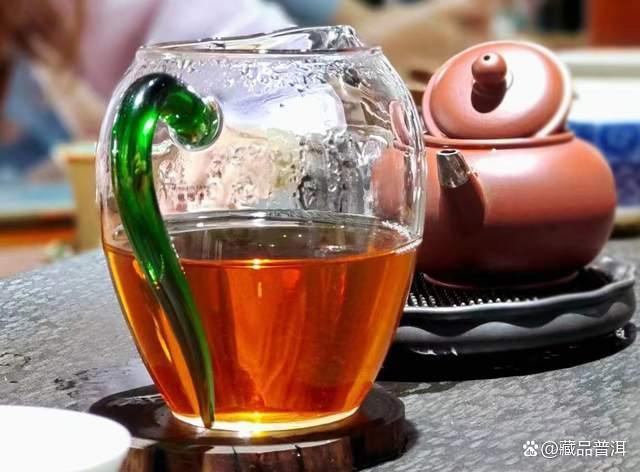 普洱茶冲泡工具选择指南：盖碗与紫砂壶优缺点对比