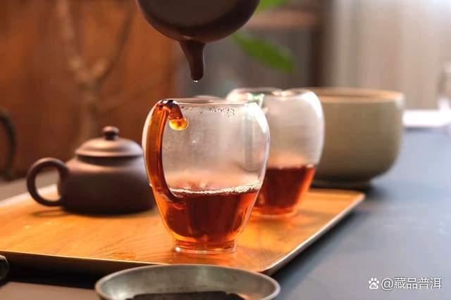 普洱茶冲泡工具选择指南：盖碗与紫砂壶优缺点对比
