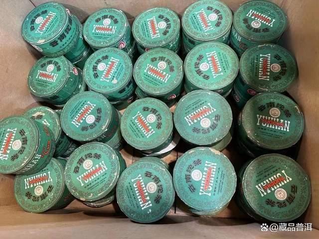 2000年下关绿盒甲沱深度解析，经典普洱茶收藏价值分析
