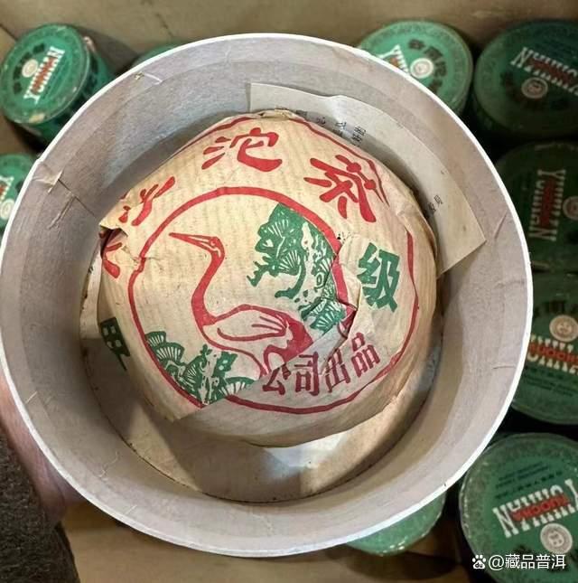 2000年下关绿盒甲沱深度解析，经典普洱茶收藏价值分析