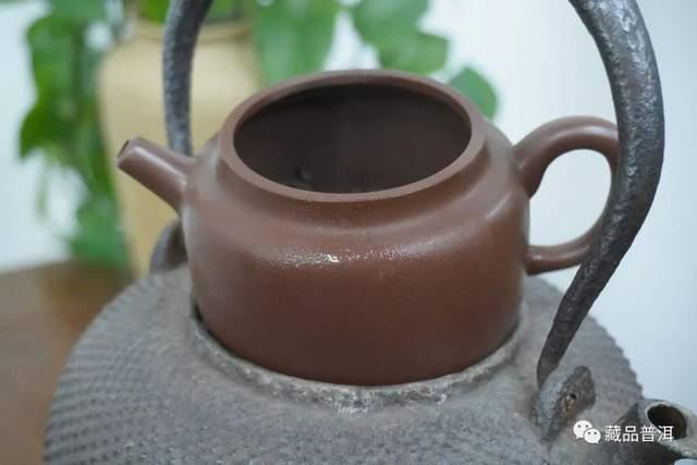 普洱老茶冲泡全攻略：选器投茶醒茶出汤四大要点