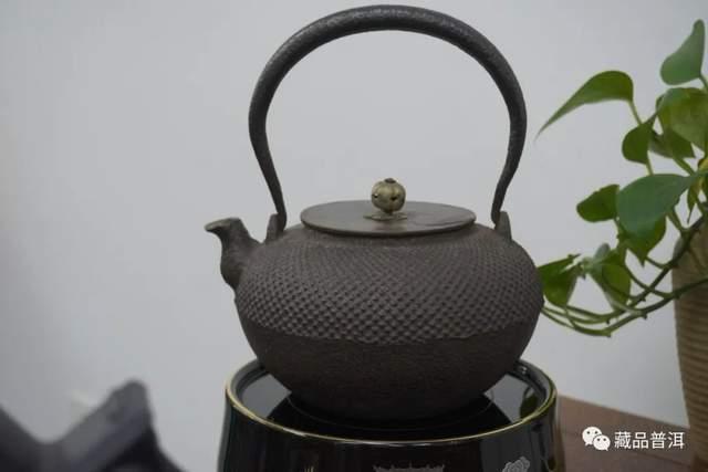 普洱老茶冲泡全攻略：选器投茶醒茶出汤四大要点