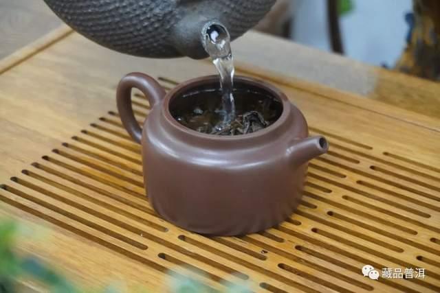 普洱老茶冲泡全攻略：选器投茶醒茶出汤四大要点