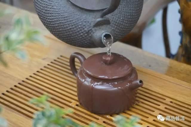 普洱老茶冲泡全攻略：选器投茶醒茶出汤四大要点