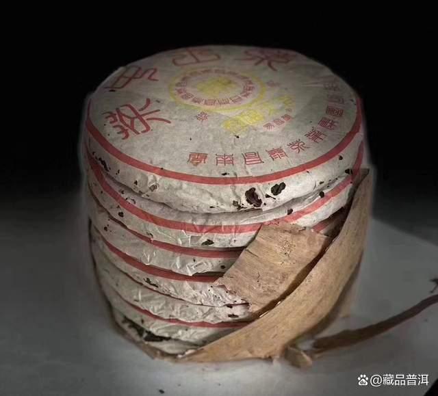 昌泰2004年茶中王橡筋饼解析，易武古树茶的王者之作