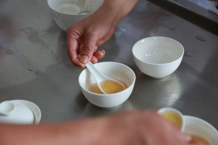 武夷岩茶为什么不是春茶上市?岩韵形成的科学原理揭秘 揭秘武夷岩茶独特的“上市时差”与“岩韵”密码