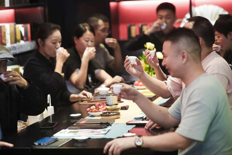 茶品牌两极化发展趋势下的产业升级策略分析 brand_alt_mark