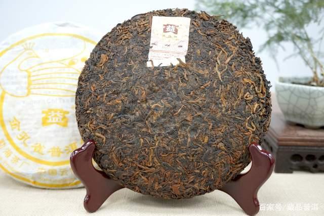 2006年大益金孔雀熟饼深度解析，经典孔雀系列老熟茶品鉴