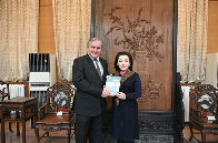 中华茶文化大使董晓欣与驻华大使交流茶文化