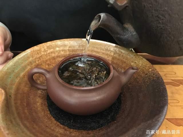 普洱茶冲泡技巧:茶块配碎茶解决浓淡不均问题 普洱茶冲泡技巧:茶块配碎茶解决浓淡不均问题