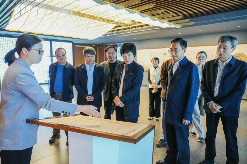 省人大常委会调研组赴万江开展茶产业调研