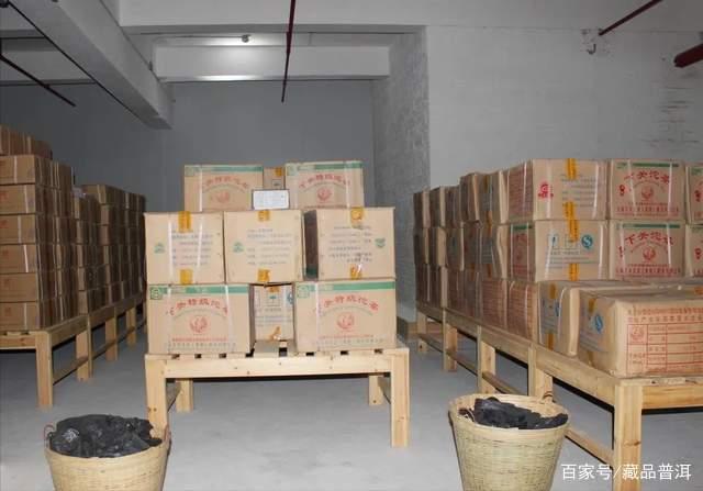 普洱茶为什么要大量存放在茶仓中 秘密原来是这样