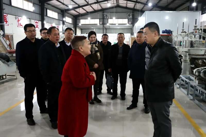 正安县委主要领导到茶企调研