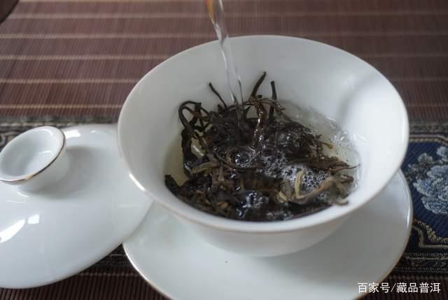 盖碗泡茶不烫手的三个实用技巧，选对器型掌握正确手法