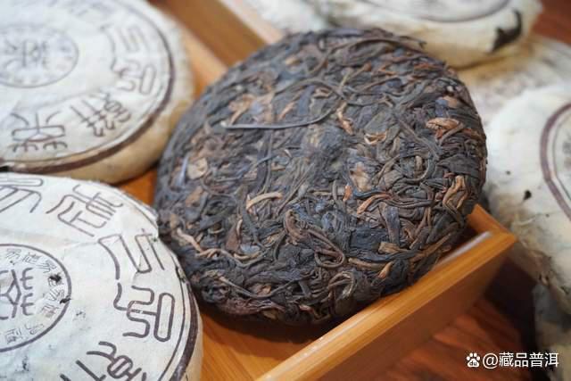 99易昌号小饼：早期易武纯料标杆，彰显易武茶陈化实力！