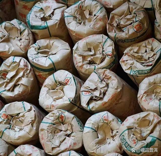 大益2003年白菜标甲级沱，勐海茶厂出品，风靡中老期普洱藏茶市场