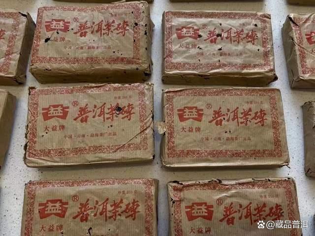 大益1994年首批熟茶砖,第一版大益商标,极具收藏价值! 大益1994年首批熟茶砖,第一版大益商标,极具收藏价值!