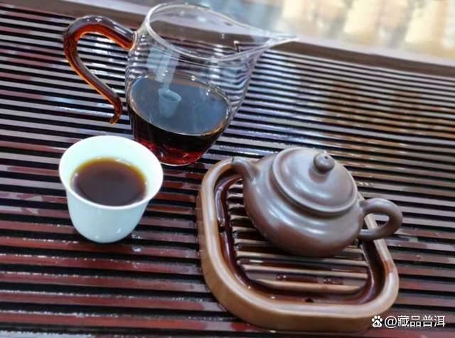 大益1994年首批熟茶砖,第一版大益商标,极具收藏价值! 大益1994年首批熟茶砖,第一版大益商标,极具收藏价值!