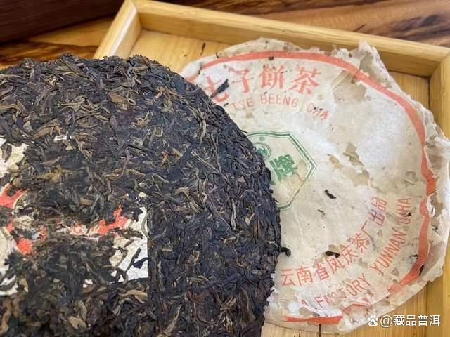 1996年凤牌青饼:薄棉纸,无内票,90年代后期精品老生茶 1996年凤牌青饼:薄棉纸,无内票,90年代后期精品老生茶