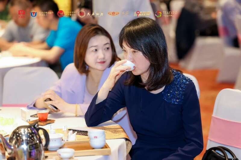 茶酒融合·互利共赢论坛共探产业发展新方向 “茶酒融合•互利共赢”论坛在西安举办 行业领袖对话,共谋合作发展