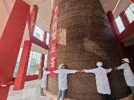 临翔茶人打造茶界巨无霸 创下世界最大紧压茶纪录 制茶工艺新高度!临沧“世界最大紧压茶”创吉尼斯世界纪录认证