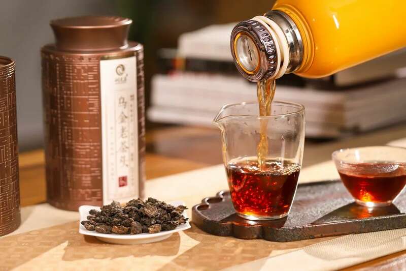 六堡茶老茶头与普洱老茶头风味差异解析 润元昌六堡老茶头新品上市:谷物糖甜香,绵绸米浆感,体感舒适畅轻