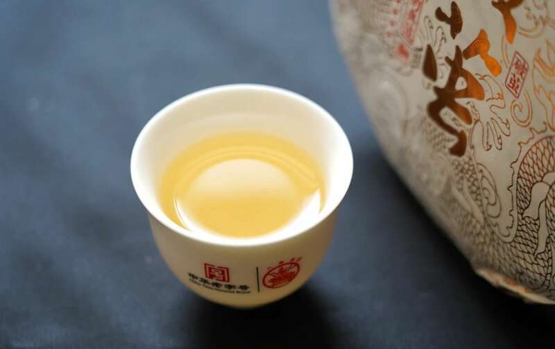 破茧:普洱生茶背后的传承与匠心 八角亭破茧 九年经典延续,破茧成茗