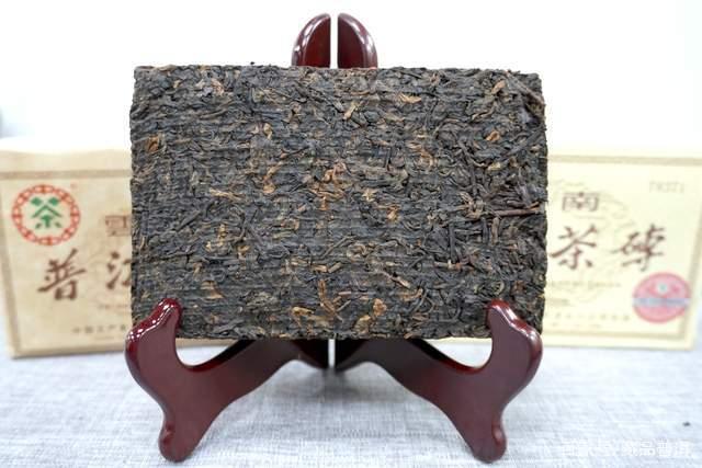 经典老熟茶品鉴:中茶T8371熟茶砖陈香与转化分析 经典老熟茶品鉴:中茶T8371熟茶砖陈香与转化分析