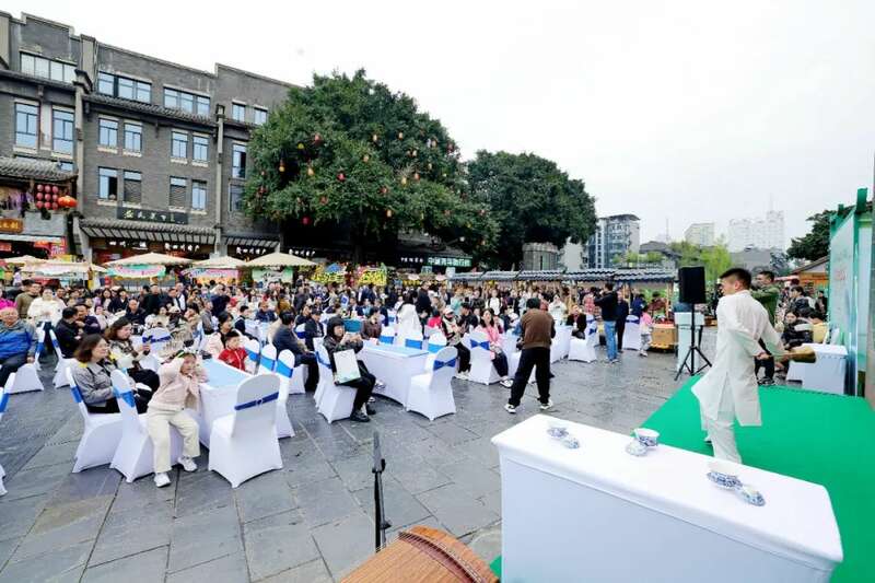 纳溪特早茶开启春茶序幕 全国市场布局加速 全国客商云集成都,共品中国春天的第一杯茶:纳溪特早茶