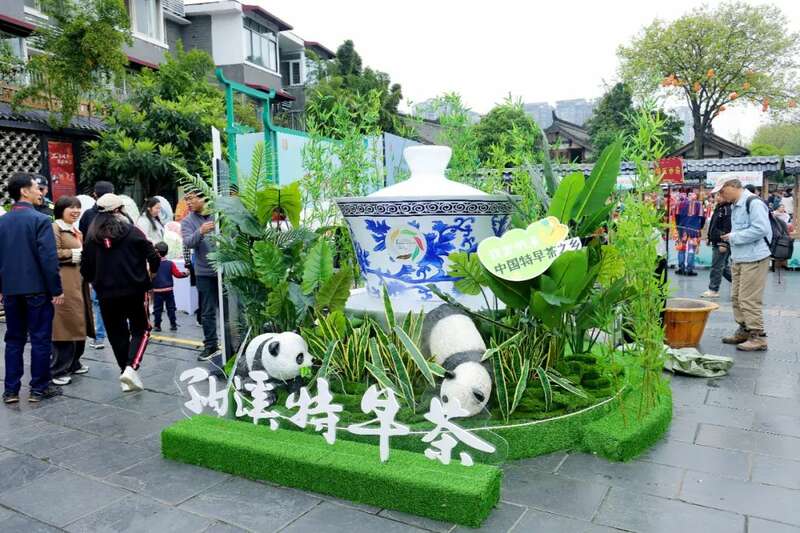 纳溪特早茶开启春茶序幕 全国市场布局加速 全国客商云集成都,共品中国春天的第一杯茶:纳溪特早茶