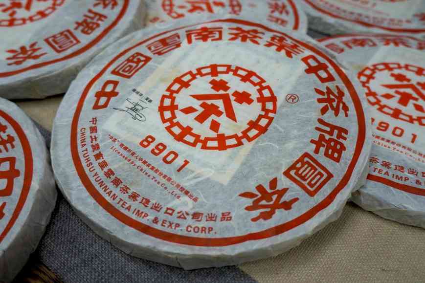 06年红印8901铁饼:烟香与醇厚汤感的经典普洱 06年红印8901铁饼:烟香与醇厚汤感的经典普洱