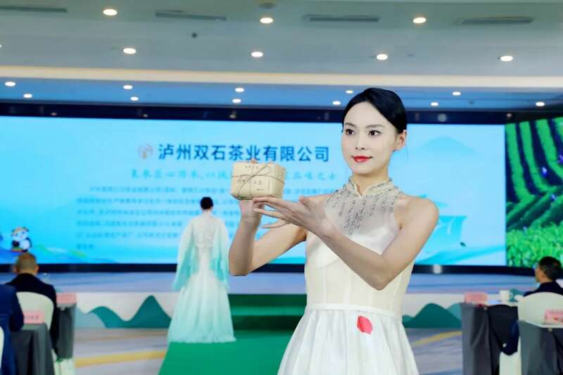 川茶产业新标杆:纳溪特早茶全域生态布局亮相蓉城 全国客商云集成都,共品中国春天的第一杯茶:纳溪特早茶