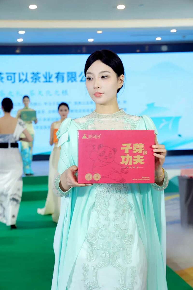 川茶产业新标杆:纳溪特早茶全域生态布局亮相蓉城 全国客商云集成都,共品中国春天的第一杯茶:纳溪特早茶