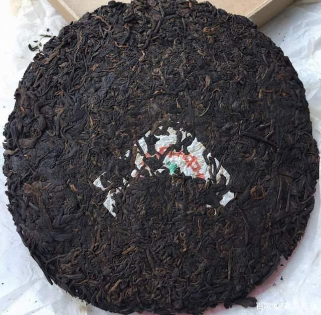 普洱熟茶7572与8592区别解析：原料与口感对比
