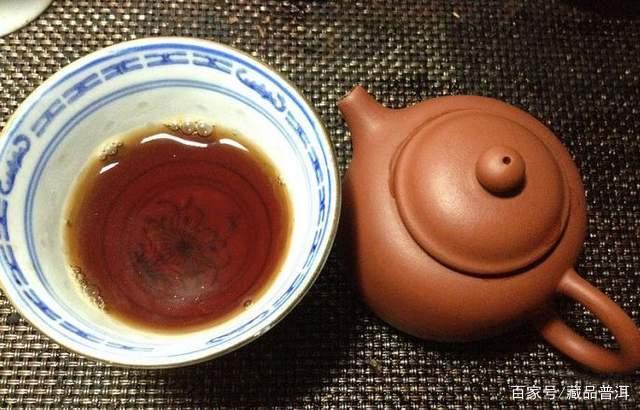 普洱熟茶7572与8592区别解析：原料与口感对比