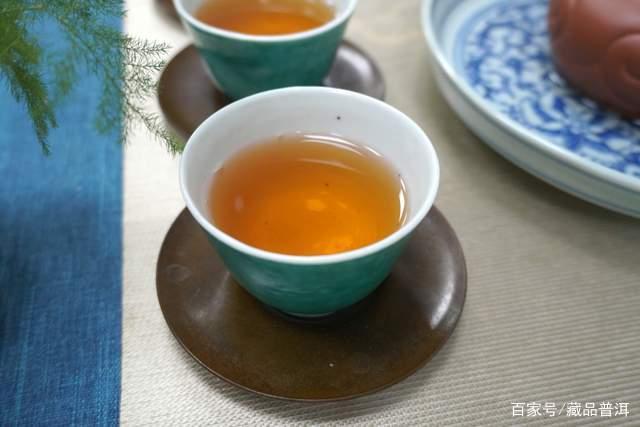普洱茶拼配秘境:陈化规律与口粮茶选择解析 普洱茶拼配秘境:陈化规律与口粮茶选择解析