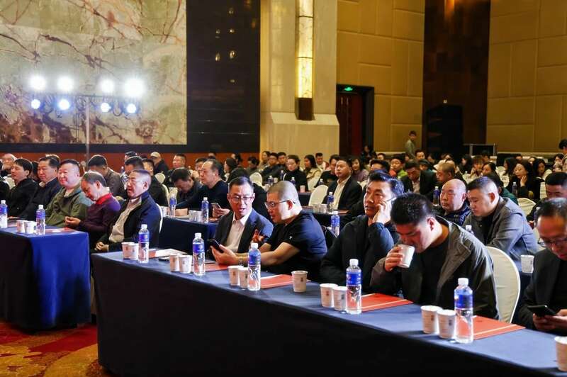 百年沱茶开启消费新纪元 传承创新引领茶饮变革 2025下关沱茶全国经销商大会圆满召开!