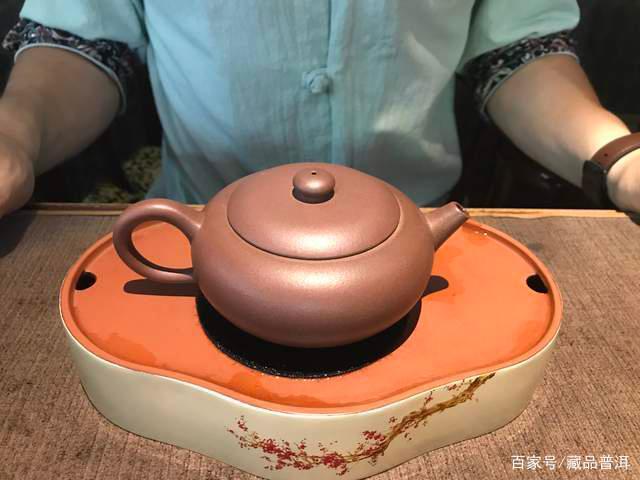 普洱老茶冲泡技巧:高温醒茶与紫砂壶搭配指南 普洱老茶冲泡技巧:高温醒茶与紫砂壶搭配指南