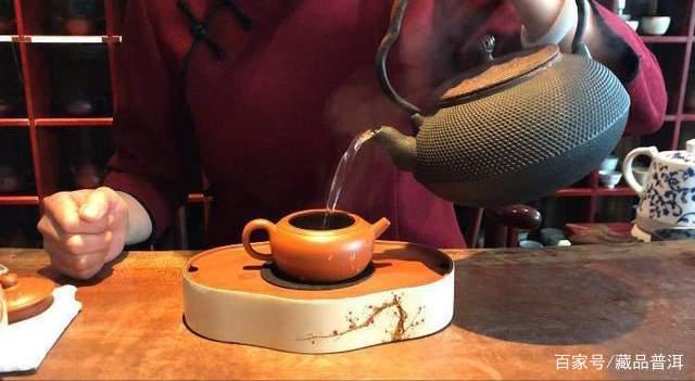 普洱老茶冲泡技巧:高温醒茶与紫砂壶搭配指南 普洱老茶冲泡技巧:高温醒茶与紫砂壶搭配指南