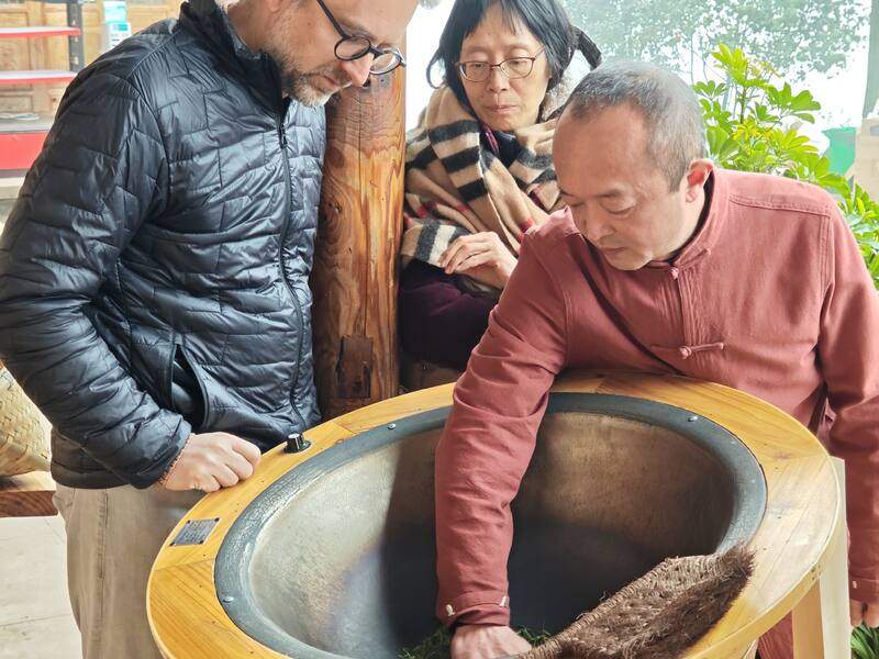 合作十五载再访仙茶故里 加拿大客商盛赞蒙顶山茶魅力 合作十五载再访仙茶故里 加拿大客商盛赞蒙顶山茶魅力