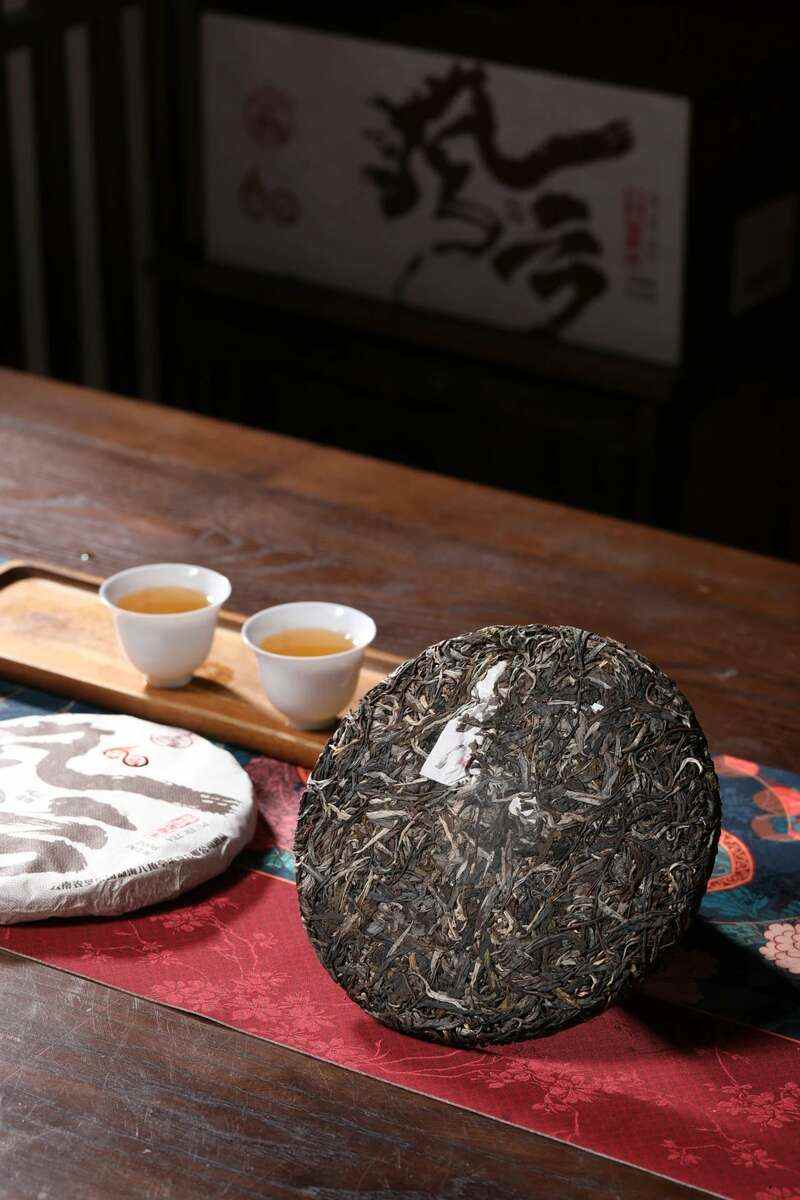 风云青饼:布朗山雨林珍藏,口感层次如云变幻 风云际会,一壶千年 品八角亭